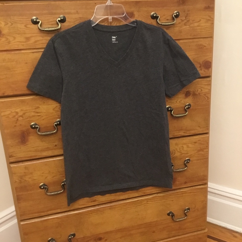 GAP MEN’S V-NECK TEE SHIRT
